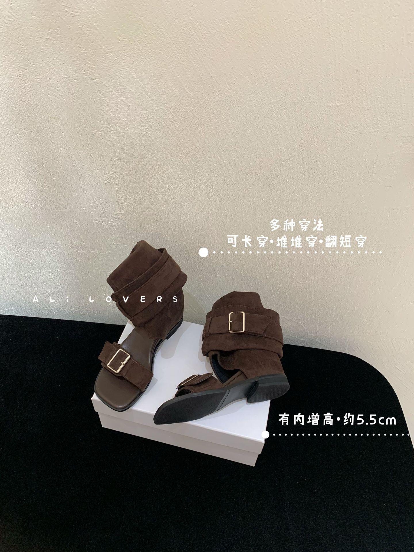 

Simple design one-word buckle cool slippers women s 2025 summer new outer wear skirt folds inner middle heel cool boots 39