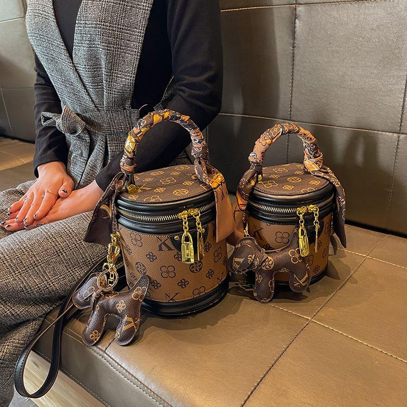 

Hong Kong Brand Bag Women s Messenger Bag 2024 New Arrival Genuine Leather Retro Satchel Fortune Bucket Shoulder Bucket Bag Small Bag Color block large