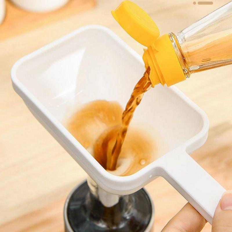 Lebensmittelechter Universaltrichter, Haushaltsküchen-Kunststoff-Kleintrichter, zum Einfüllen von Öl, Wein und Reis.