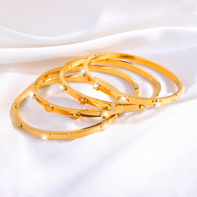 Titanium Steel , Fresh Petal , Girls' Advanced Sense, Light Luxury Does Not Fade, Stainless Steel Love Diamond