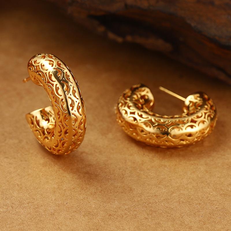 European and American ins hollow earrings women s new metal style retro fashion niche summer geometric commuter earrings