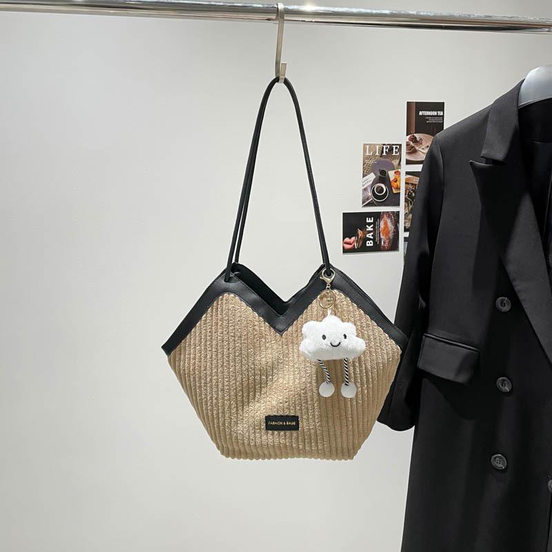 

Premium sense niche trend tote bag 2025 autumn and winter explosion commuter retro underarm bag hot-selling oblique span bag Without pendant коричневый