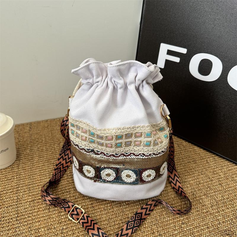 Women's 2024 New Vintage Casual Ethnic Style Bucket Bag Street Fashion Contrast Color Shoulder Bag