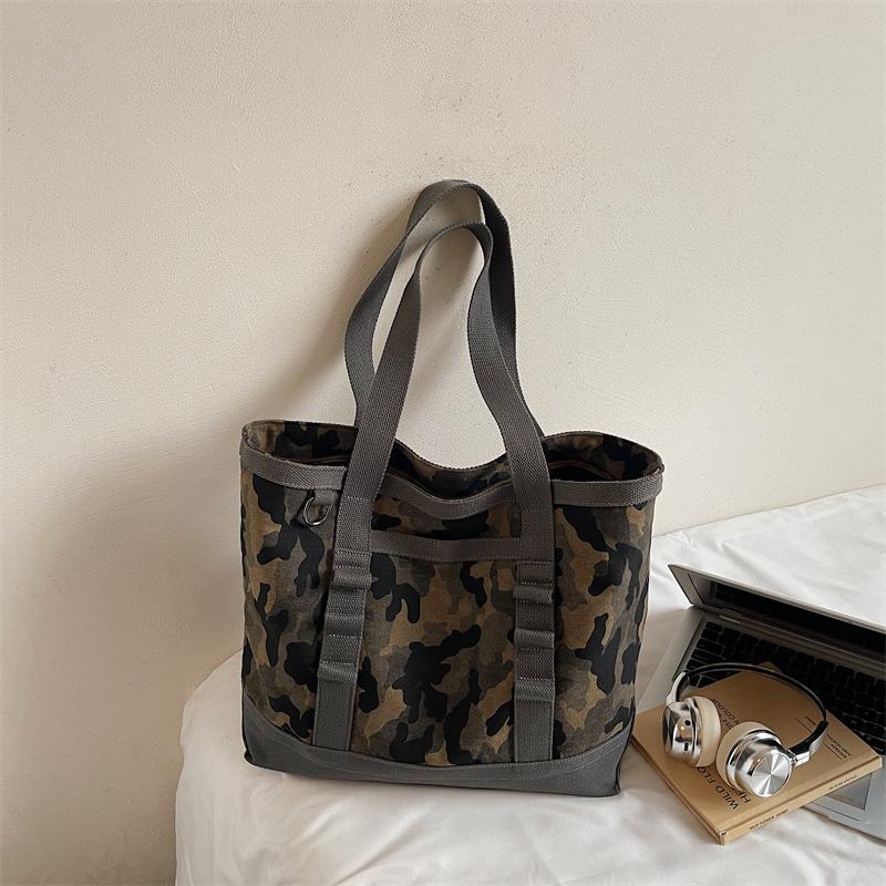 Borsa Tote Nyl Camouflage con Cerniera Moda Casual 2026 Nuovo Design Tendenza Senso di Design Borse di Nicchia Alta Capacità Borse a Spalla per Pendolari