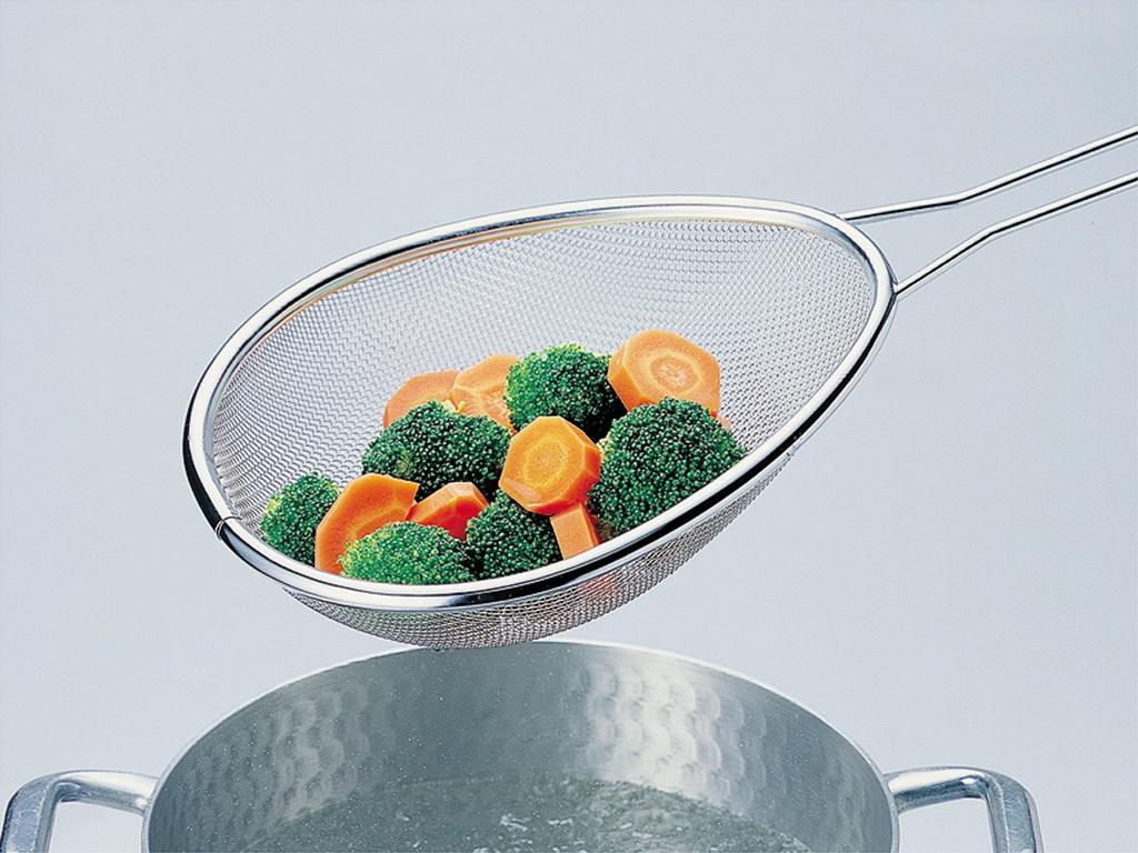 Takagi Stainless Steel Scooping Strainer with Silver Japanese-Made Handle, Medium,