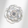 Broche de Camelia Plateado - Elegante Pin de Flor para Trajes