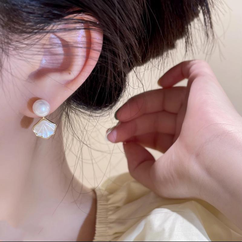 Elegant Fan-shaped Pearl Earrings for Women: Lightweight, Luxury Design, Ideal for Spring/Summer Wear