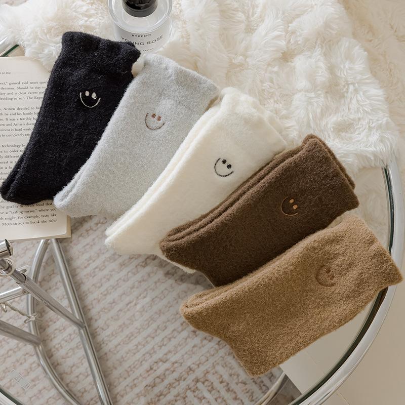 Female Autumn and Winter Plush and Thick Warm Embroidery Smiling Face Yuezi Tube Floor Socks