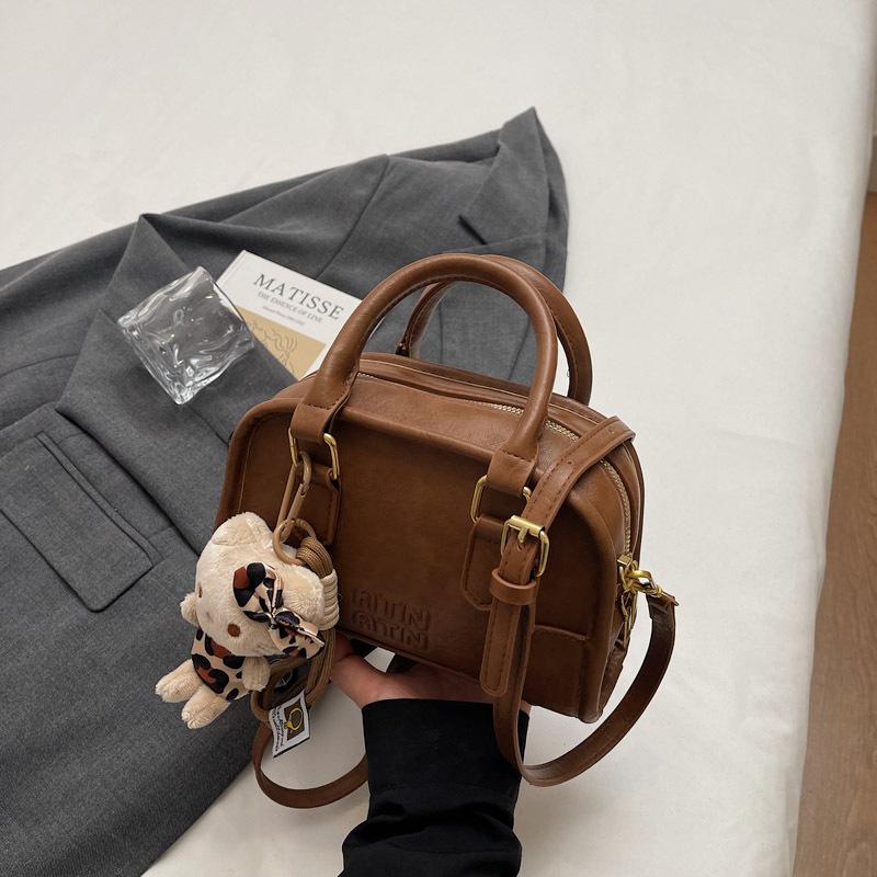 Retro Bag Women's Autumn and Winter 2025 New Fashion Shoulder Messenger Bag Women's Casual Portable Commuter Pillow Bag