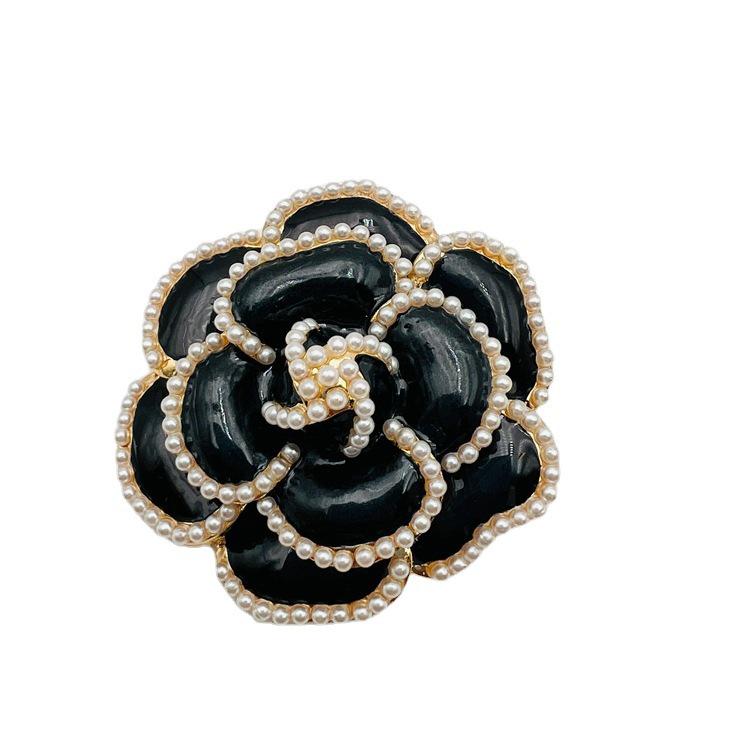 

Korean Luxury Camellia Pearl Brooch for Women - High-end Exquisite Design белый