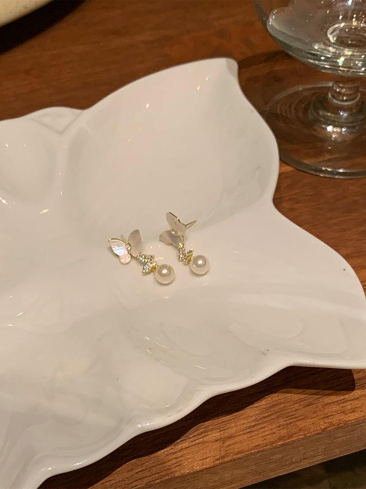 

Butterfly pearl stud earrings summer light luxury high-end earrings women s niche unique temperament earrings