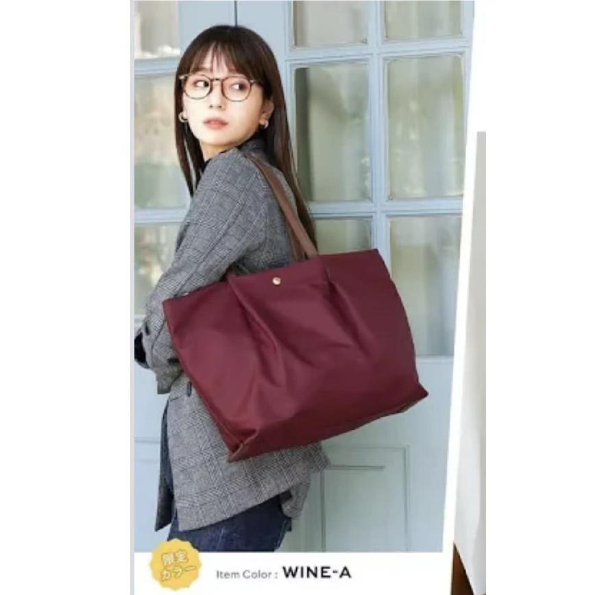 Water-resistant nylon tote bag for women, large-capacity handbag, lightweight commuter bag, Boston-style mommy bag