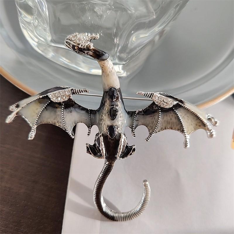 

Брошь в виде ретро-дракона — элегантная, преувеличенная, высококачественная мультяшная брошь для женщин