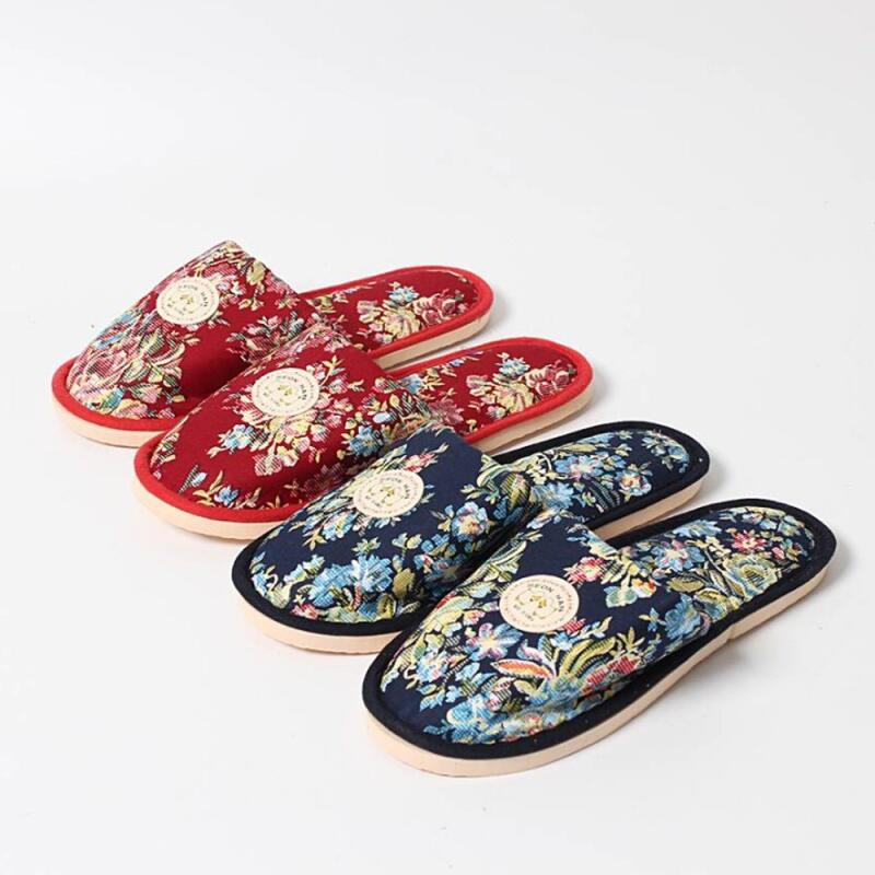

Fabric floral closed-front indoor slippers living room slippers Combi 1 bundle