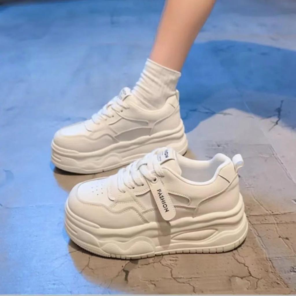White Shoes for Women Spring and Summer New Versatile Platform Board Shoes Fashion Casual and Lightweight Women's Shoes