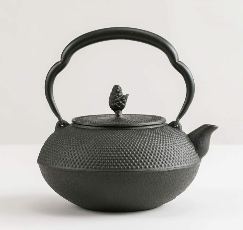 Iwachu Iron Heiroku Black Finish for Direct Nanbu 11704 Kettle, 14-inch, Arare, (Kamayaki), 1.3L, Heat, Ironware,