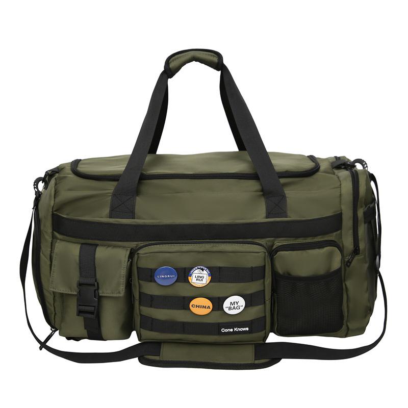 

Вместительная дорожная сумка с отделениями для сухой и влажной одежды для поездок на короткие расстояния, хранения вещей на открытом воздухе и занятий спортом.