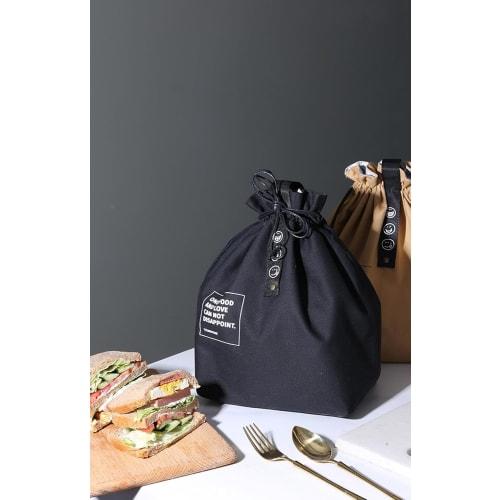 Insulated lunch bag made of 100% cotton canvas with aluminum wool and cotton interior. Large capacity, convenient, simple, and stylish drawstring bag.