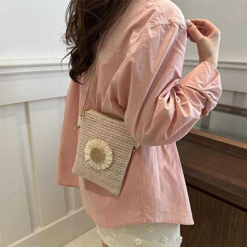 Fashionable Small Woven Beach Vacation Bag For Women New Trendy 2024 Shoulder Bag