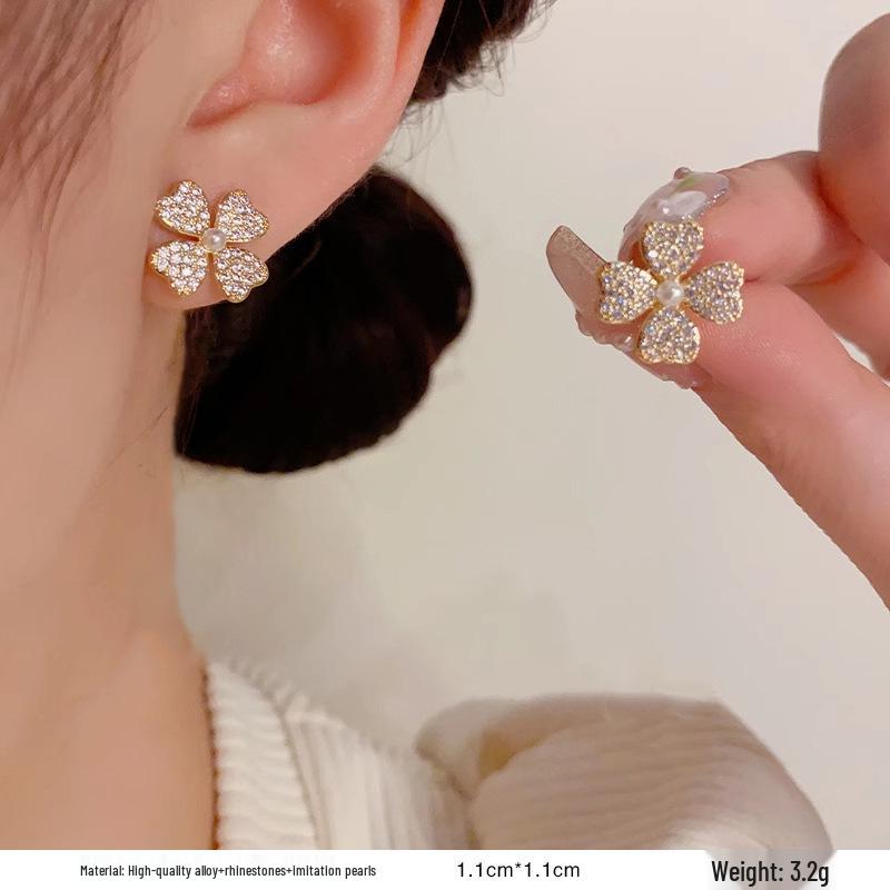 French Retro Pearl Plaid Earrings: Luxury Korean Studs for Women