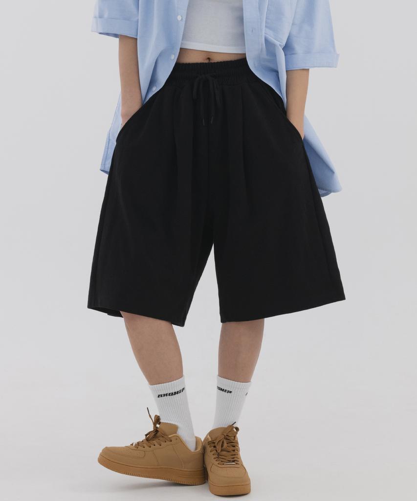 PIANER Multi-Tuck Bermuda Sweat Shorts (Black)