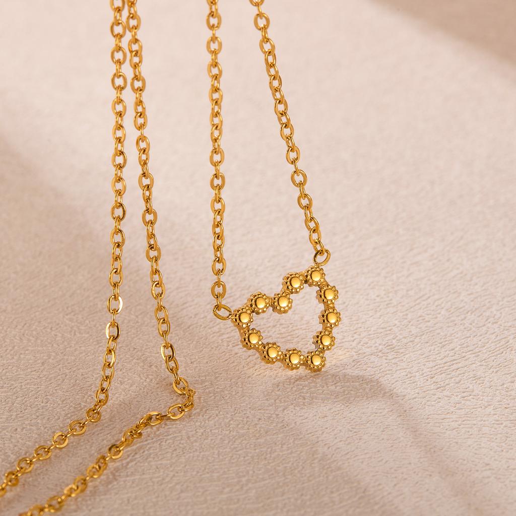 Fashion Necklace Women'S Stainless Steel Temperament Light Luxury Heart Earrings Collarbone Chain Set