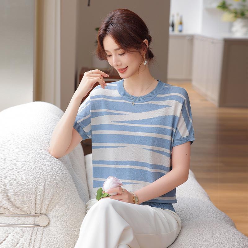 

Stylish Ice Silk Short-Sleeve Top for Middle-Aged Women: Summer 2026 Fashionable Knitted Cardigan T-shirt 5XL (150-165 lbs) синій