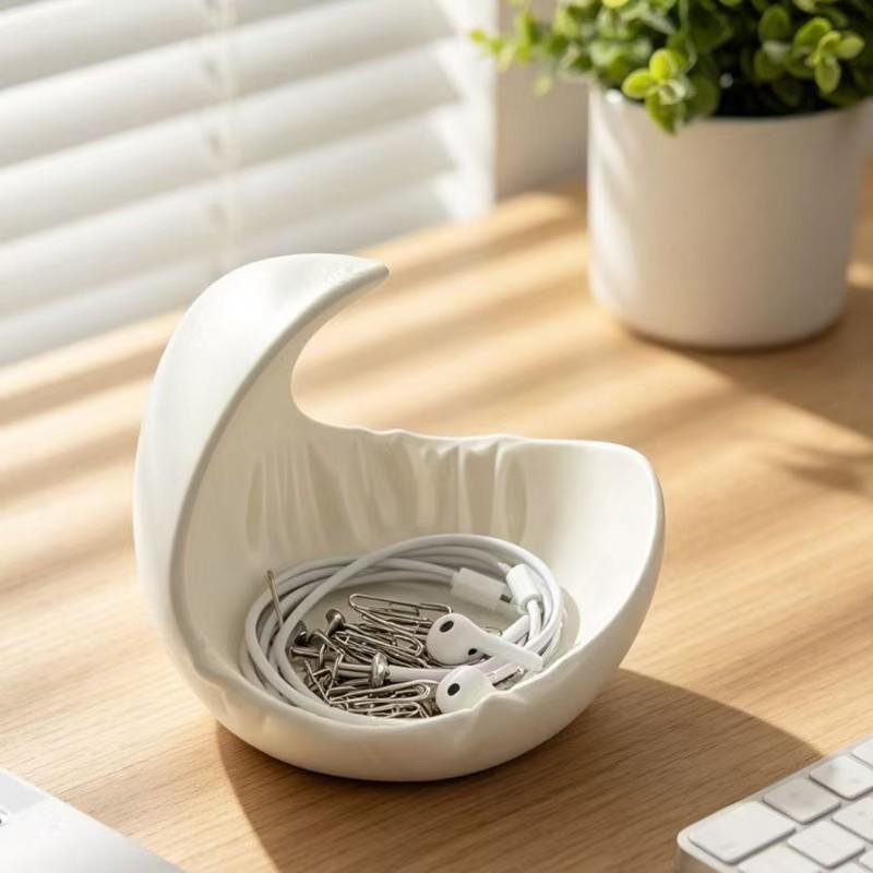 3D Printed Moon-Shaped Storage Tray for Small Items