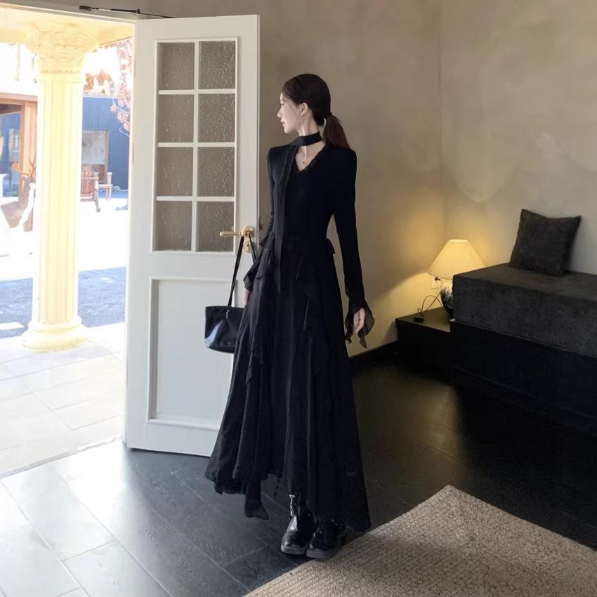 Hepburn-Stil V-Ausschnitt Rüschenkleid in Übergröße für Damen - Elegantes Herbst-Schlankmachendes Schwarzes Kleid