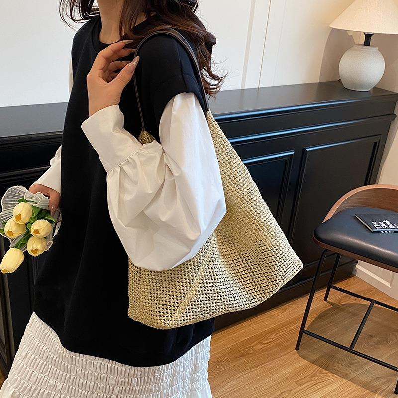 New lightweight and fashionable retro tote bag hand-held straw bag versatile large-capacity shoulder armpit bag