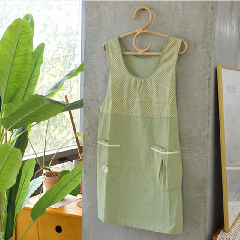 1 polka dot colored apron (choose one color) pink