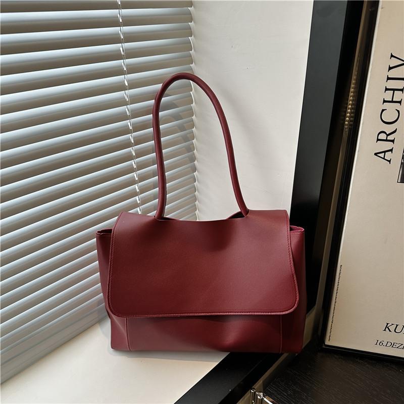 Womens Oversized Shoulder Bag With Stitching Detail For Street Style Fashion