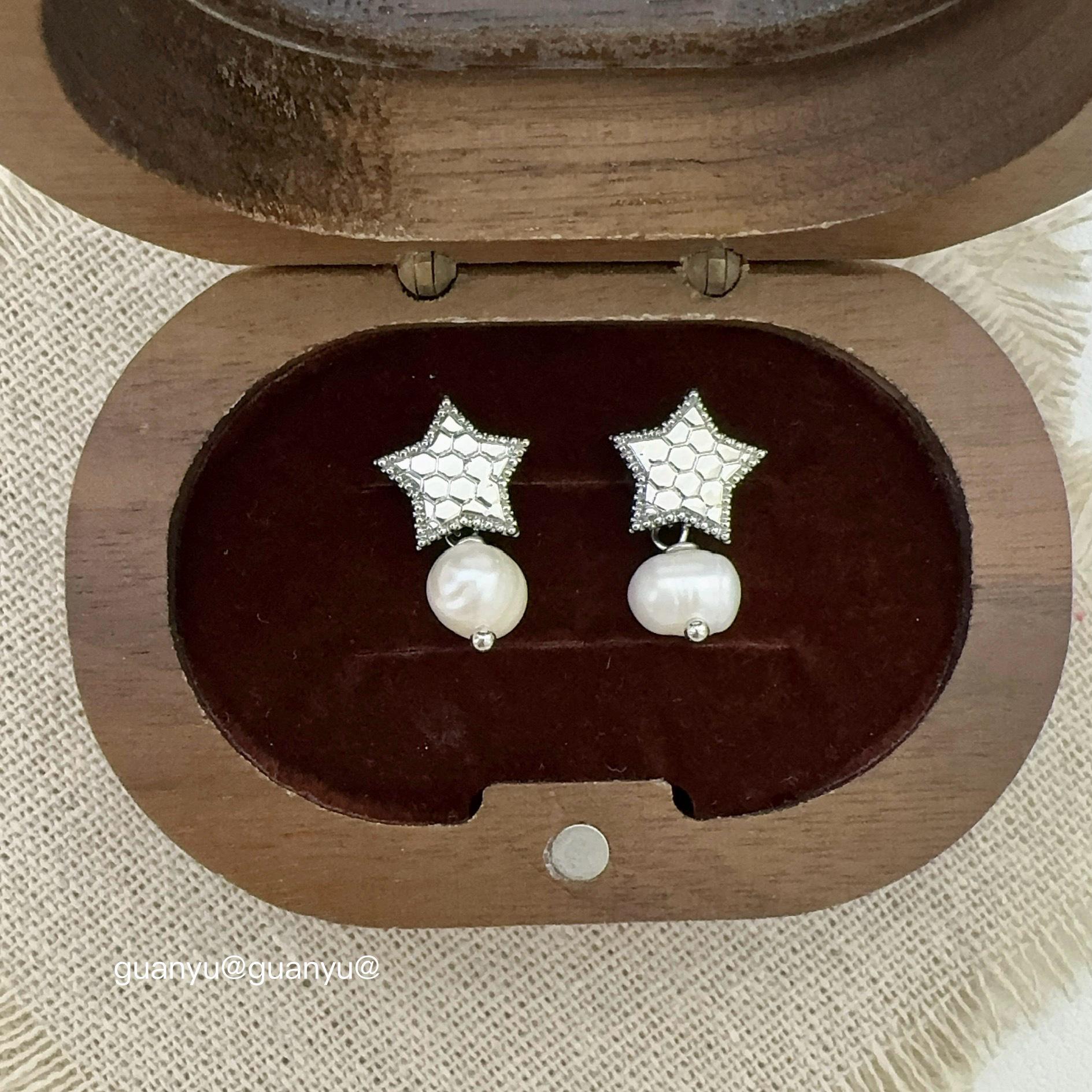 

Элегантные металлические серьги-пусеты с подвеской в виде звезды и пресноводным жемчугом: Модный, Роскошный и Универсальный для Женщин