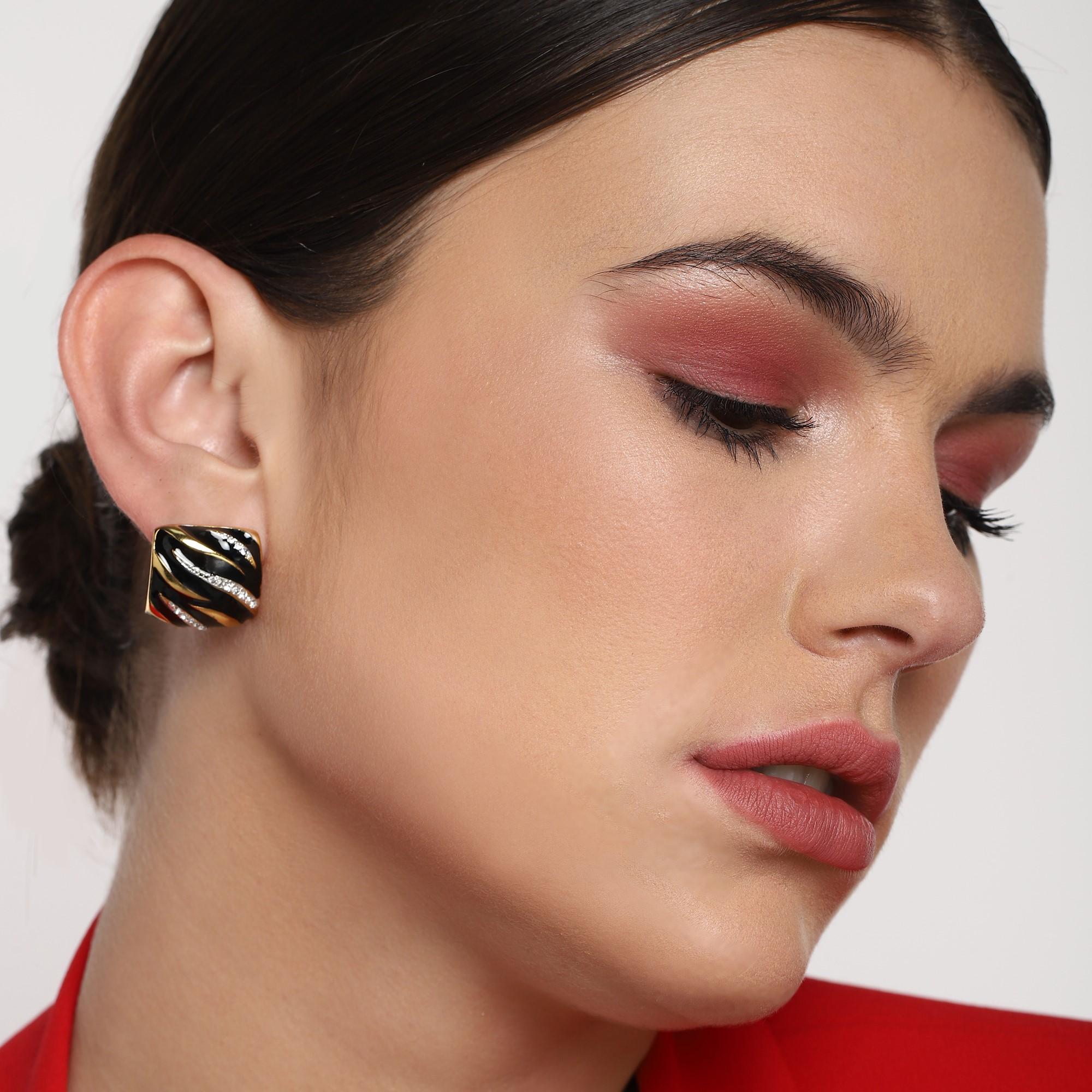 

Позолоченные дизайнерские серьги-гвоздики квадратной формы Estele с черной эмалью для женщин