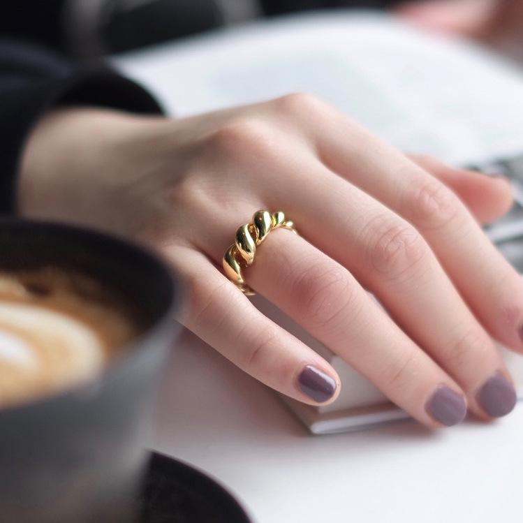 Korean-Style Retro Twist Croissant Ring: Open, Simple Line Design for Women Adjustable Open Ring