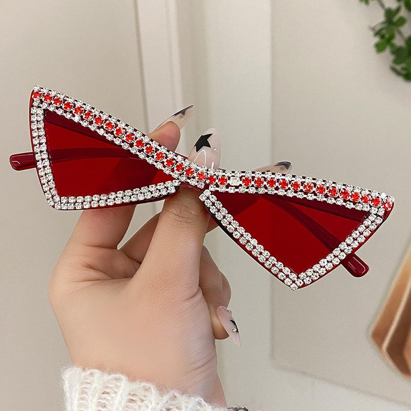 Luxury Cat Eye Rhinestone Classic Sunglasses Noble Luxury Designer Triangle Glasses Uv400 Trend Lunettes De Soleil Pour Femmes