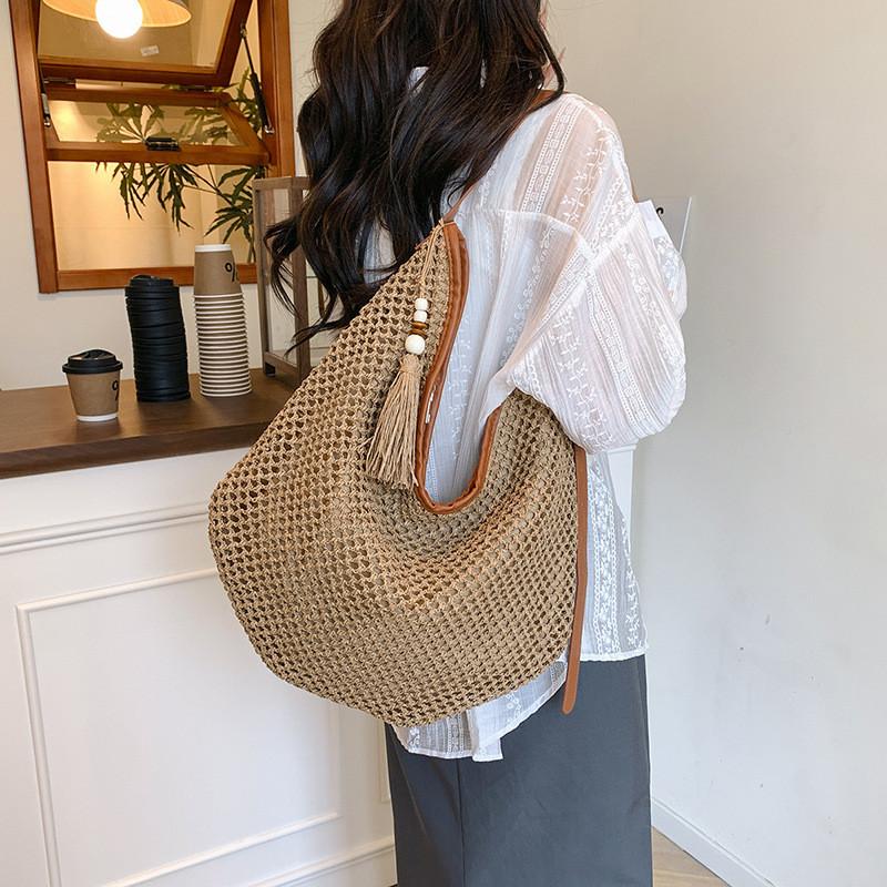 Vintage Woven Bag With Large Capacity For Beach And Vacation Use