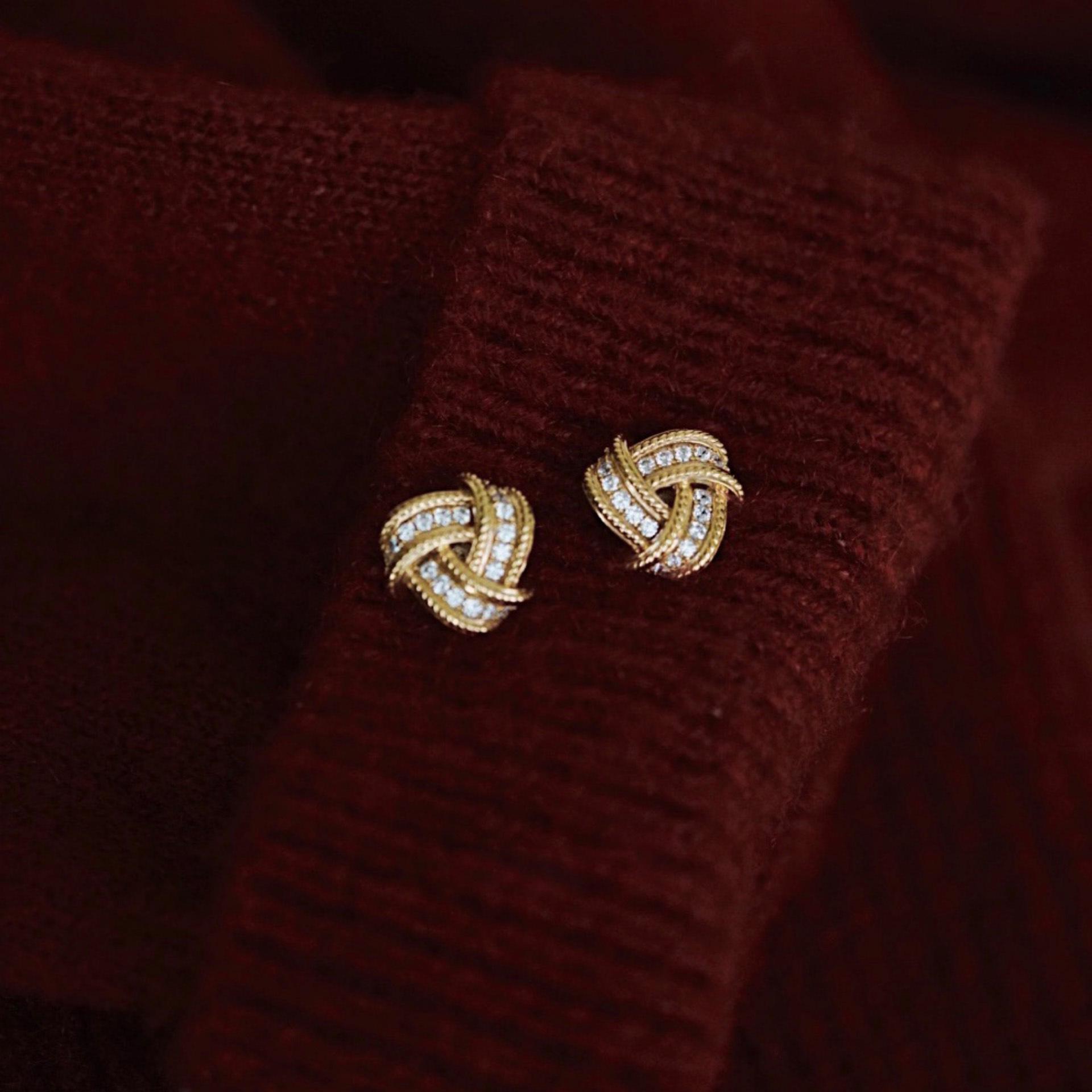 

S925 Sterling Silver Geometric Woven Stud Earrings: Retro Luxury & Versatile Design for Women 925 Silver