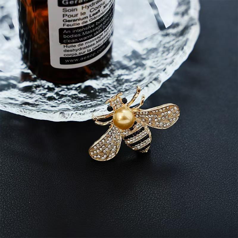 2pcs Exquisite Style Gold Diamond Bee Brooch With Imitation Pearls Showcasing Agility Elegance Luxury Clothing Accessories