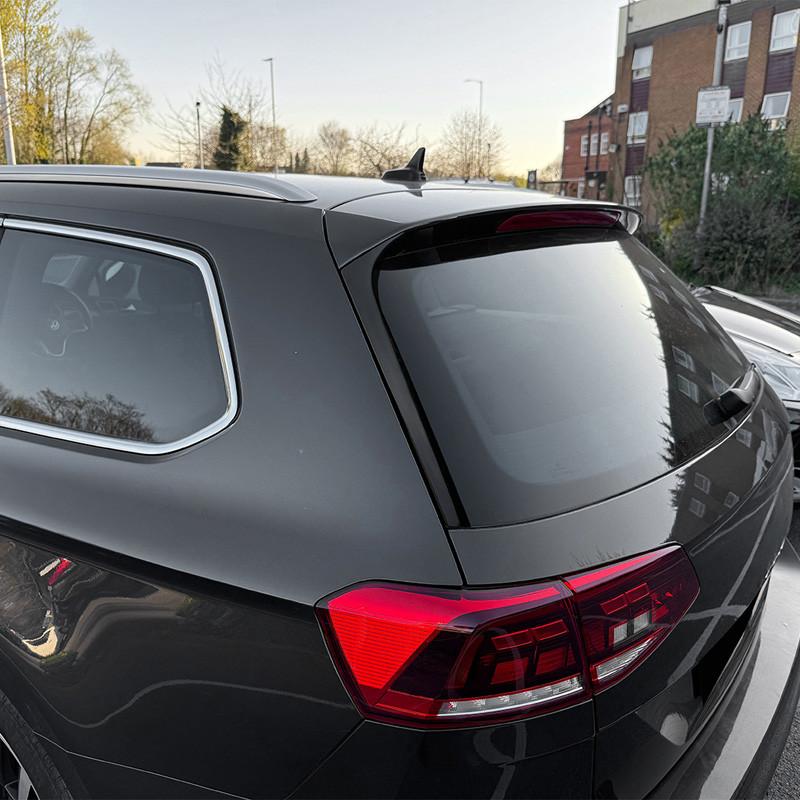 1 pora blizgios juodos ABS automobilio galinio lango šoninio sparno spoileris tinka Volkswagen VW Passat B8 B8.5 universalui 2015-2023