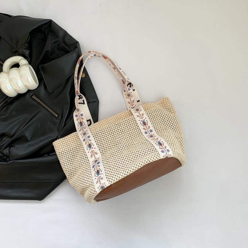 Trendy Casual Large Capacity Handcrafted Straw Shoulder Bag Unique Fashionable Bucket Design OffWhite