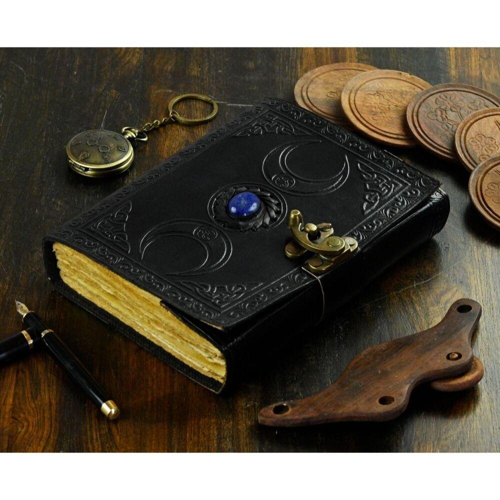 Βιβλίο Σκιών, Δερμάτινο Ημερολόγιο, Ημερολόγιο Τριπλής Σελήνης, Κρύσταλλος Τρίτου Ματιού,