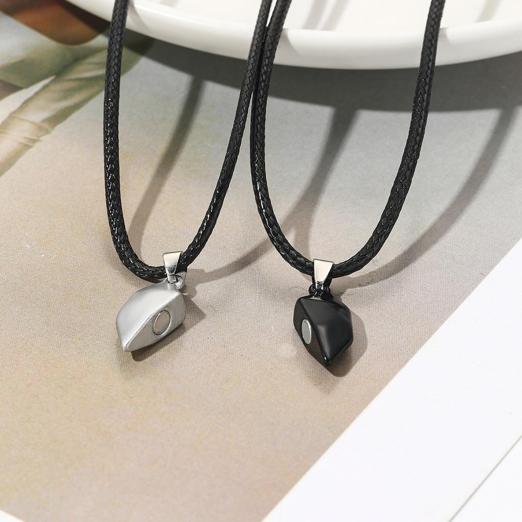 Colar para Mulheres Simples Colar Joias Quente Amor Homens e Mulheres Colar de Amor Magnético Preto e Branco Conjunto de Colares para Casal Colar Elegante