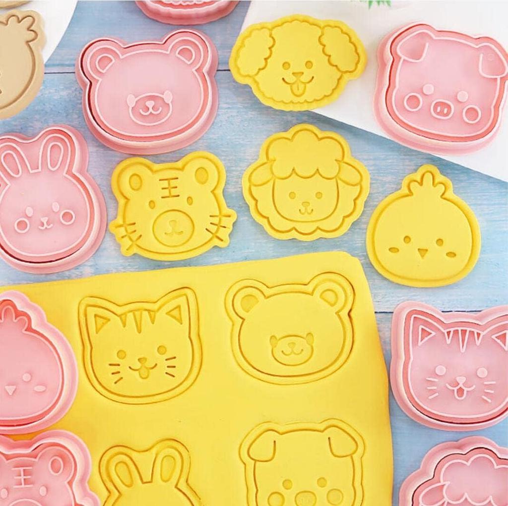 3D 8-piece Cute Animal Cookie Cutter Set Animal Plastic Cookie Stamps, Bunny and Bear Cookie Cutter, Baking Kitchen Tool Set