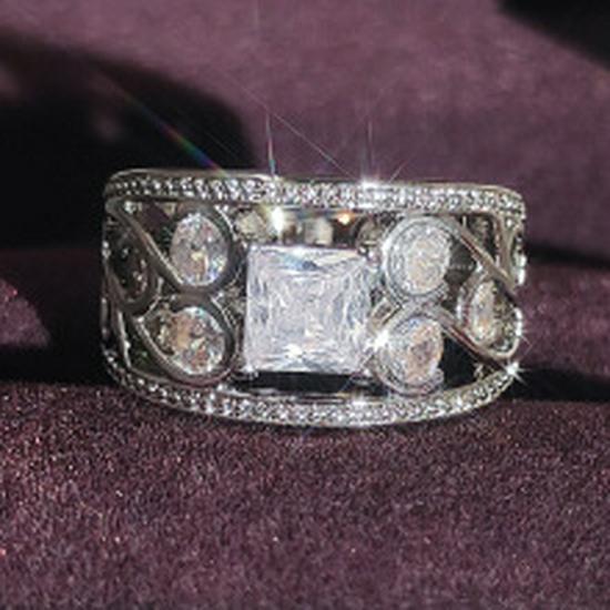 Exquisite Women's Copper-Plated White Gold Openwork Ring