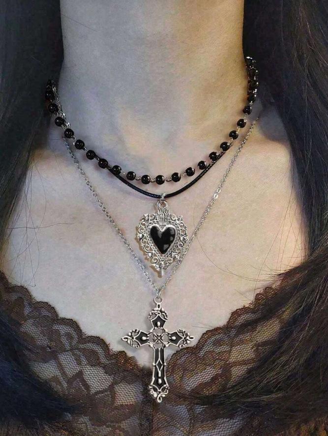 

3pcs Set Charm Goth Red Drip Glaze Hollowed-out Heart-shaped Cross Pendant Multi-layer Fold Wear Necklace for Women Jewelry Sets чорний