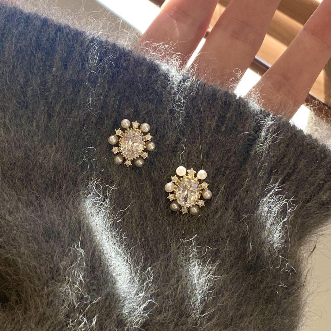 

Серьги-пусеты овальной формы с цирконом и жемчугом, модные изысканные серьги, серьги с темпераментом, женские с высоким чувством стиля