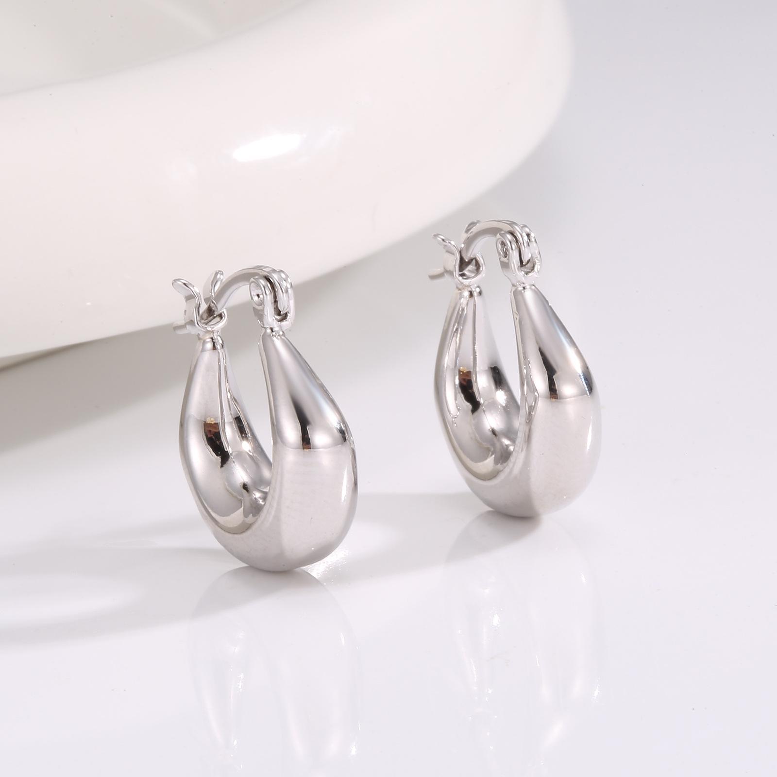 

Retro gold water drop earrings women s niche design sense cold earrings light luxury high-end sense personalized earrings