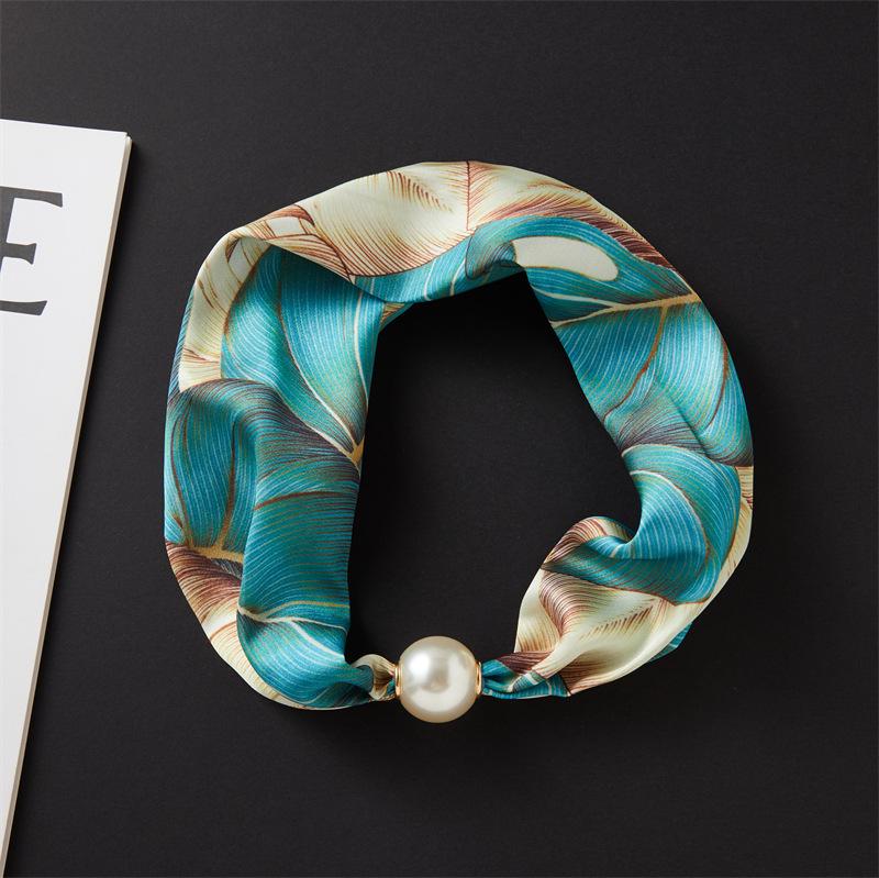 Magnetic Buckle Pearl Necklace with Silk Scarf – Fashionable, Versatile Spring/Summer Accessory for Women