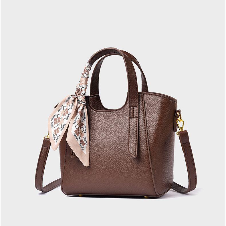Borsa a tracolla retrò testurizzata da donna: Moda Versatile Autunno/Inverno 2025